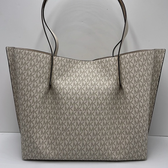 Michael Kors Emilia Large Logo Tote Bag 
COLOR LT CRM MULTI
NWT - Picture 4 of 16